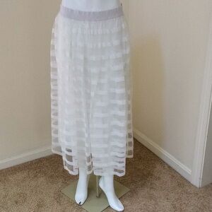 METRO WEAR Size M white tulle midi skirt